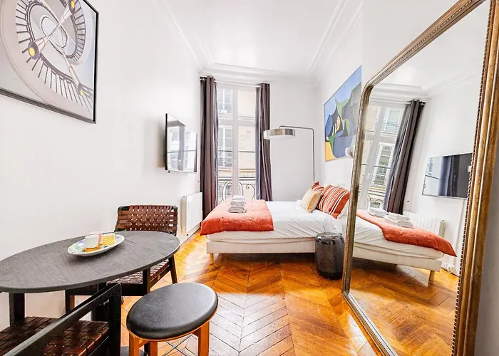 Luminous Studio Oasis Steps From The Louvre