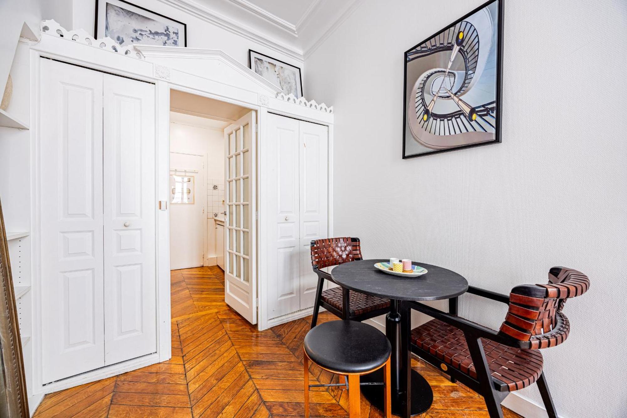 Apartamento Luminous Oasis Steps From The Louvre *